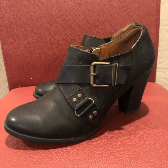 EUC CLARKS BLACK LEATHER BOOTIES - Picture 3 of 8